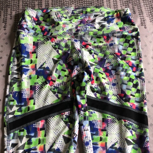 NWOT-Active Club White Multicolor Mesh Inset Tight - Picture 3 of 7